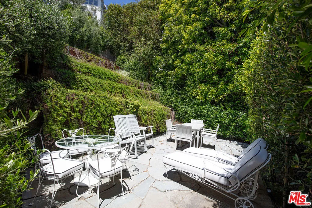 Santa Monica, California 90402, United States, 2 Bedrooms Bedrooms, ,3 BathroomsBathrooms,Residential,Active,137999