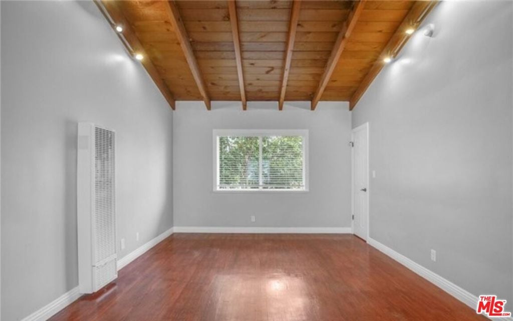 16144 W Sunset Boulevard 7