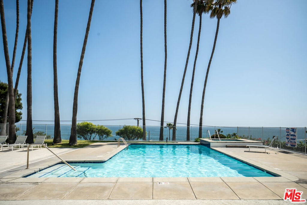 17352 W Sunset Boulevard 606