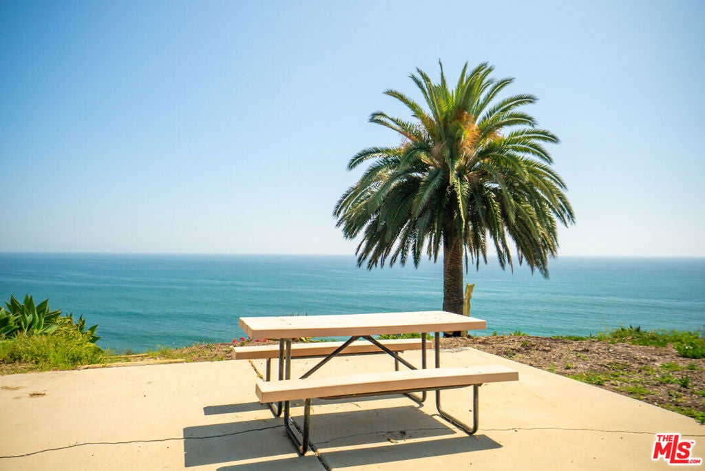 17352 W Sunset Boulevard 606