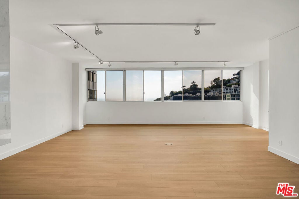 17352 W Sunset Boulevard 606