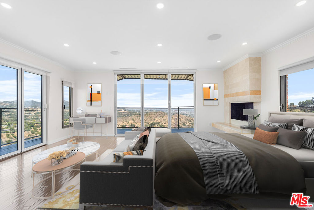 6960 Pacific View Drive