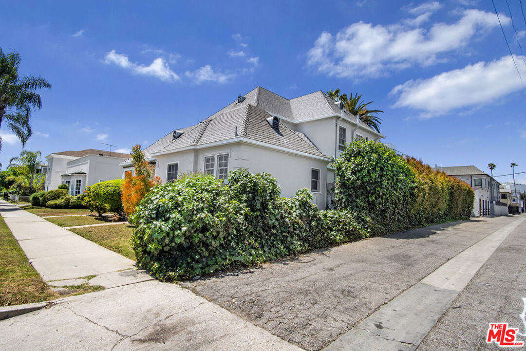 137 N Flores Street