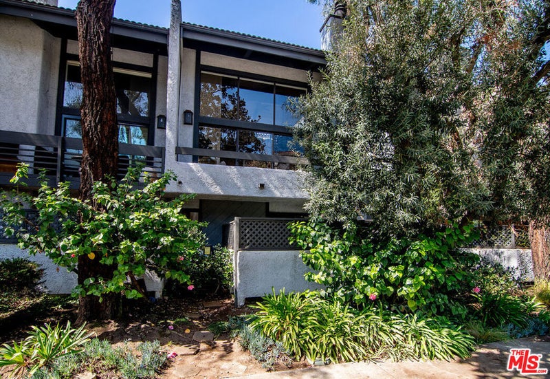 1925 S Beverly Glen Boulevard 39