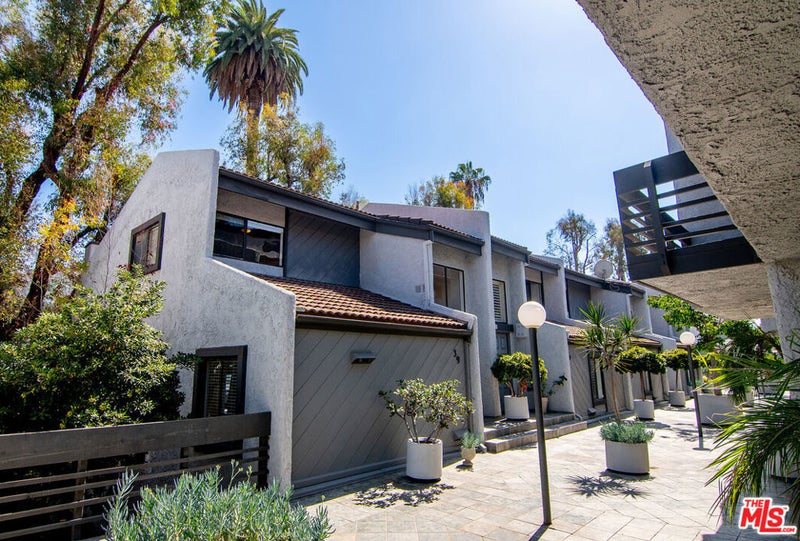 1925 S Beverly Glen Boulevard 39