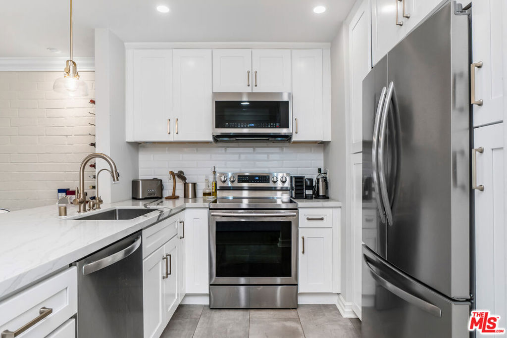 Properties 3 11750 W Sunset Boulevard 402