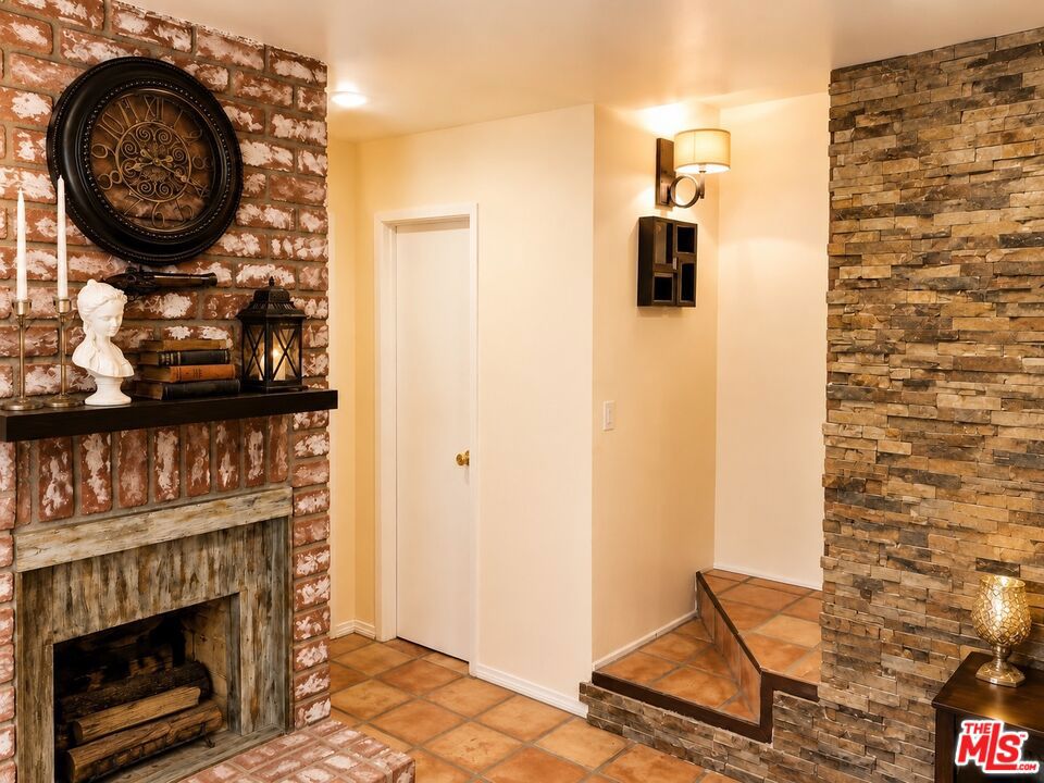 19451 Sherman Way 506