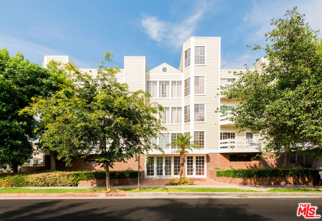 1800 Butler Avenue 102