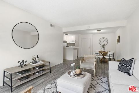 18620 Hatteras Street 276 Tarzana CA 91356