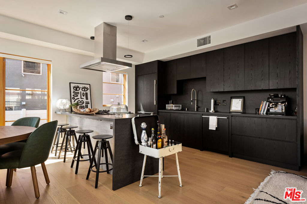 1033 N Vista Street D