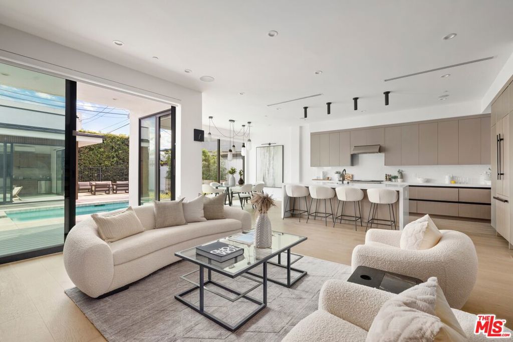 714 N La Jolla Avenue