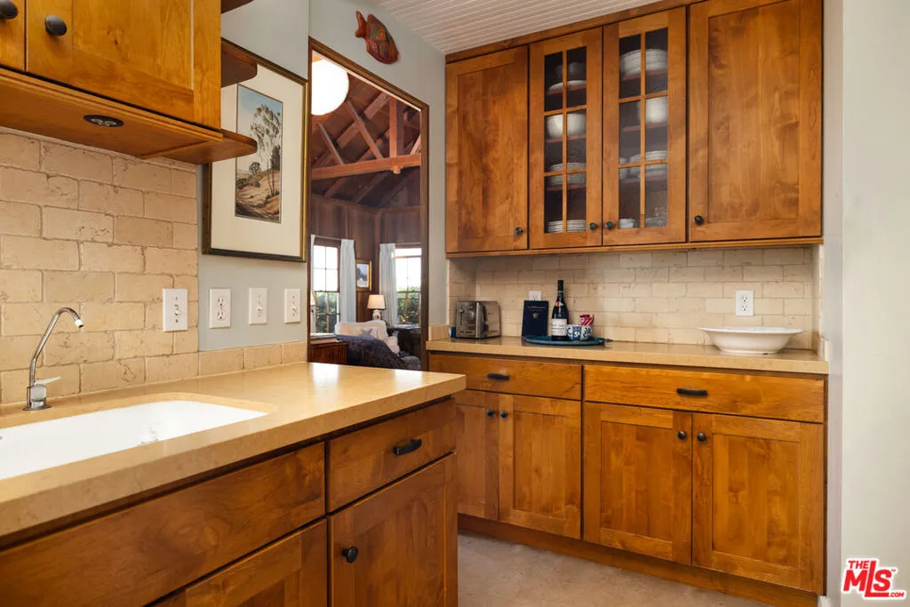 Santa Barbara, California 93108, United States, 3 Bedrooms Bedrooms, ,3 BathroomsBathrooms,Residential,Active,197176