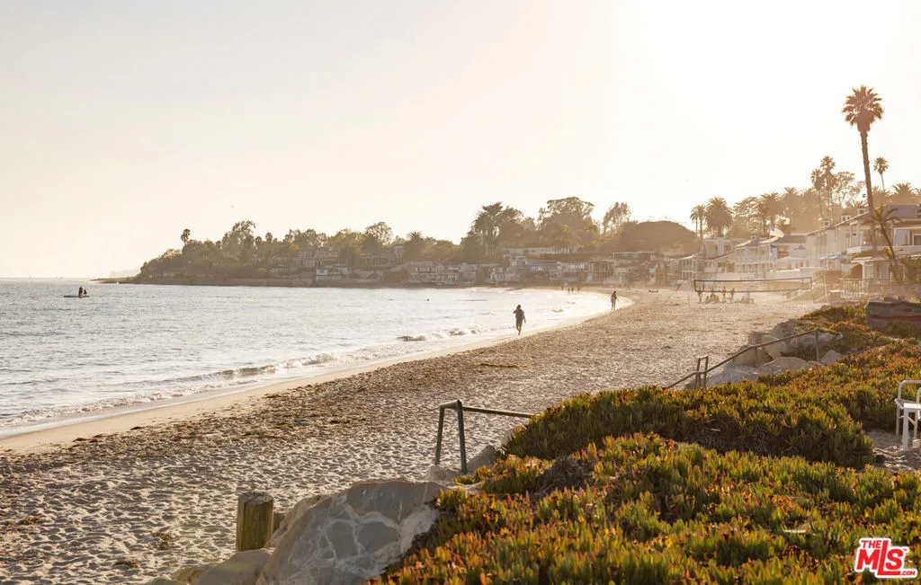 Santa Barbara, California 93108, United States, 3 Bedrooms Bedrooms, ,3 BathroomsBathrooms,Residential,Active,197176