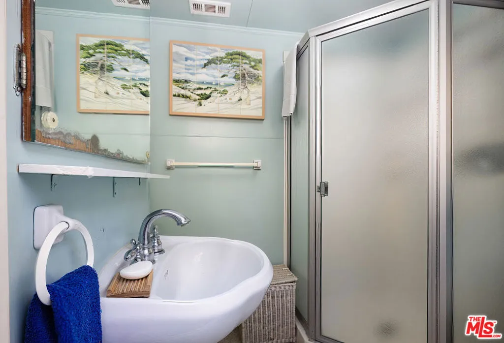 Santa Barbara, California 93108, United States, 3 Bedrooms Bedrooms, ,3 BathroomsBathrooms,Residential,Active,197176