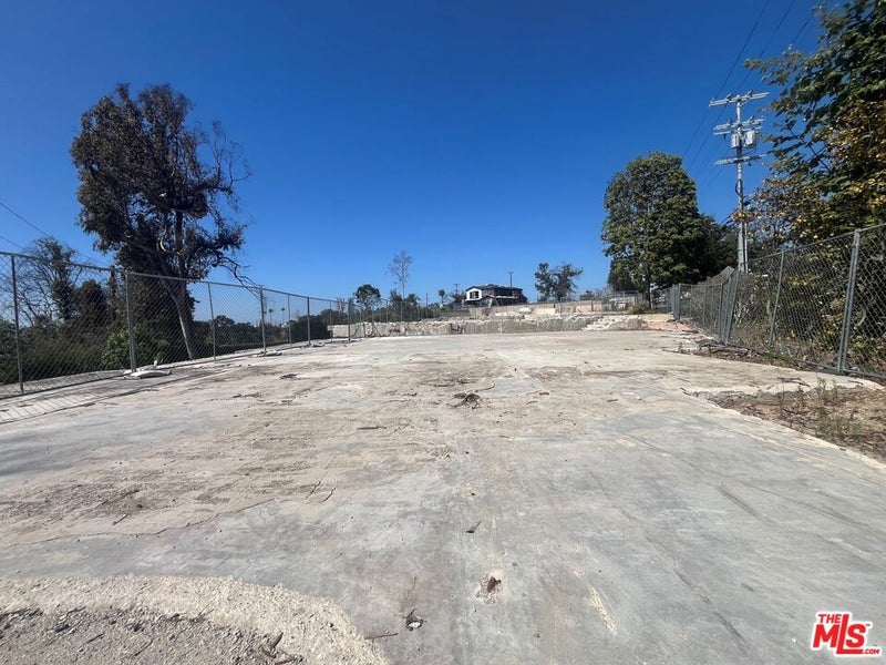 16450 W Sunset Boulevard