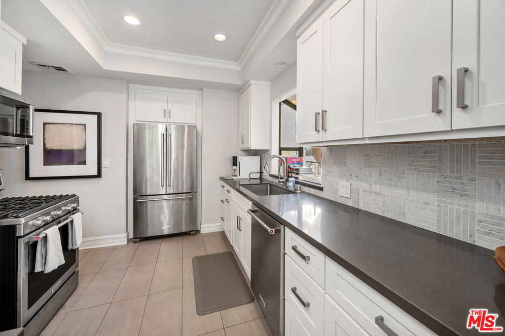 412 Arnaz Drive 7