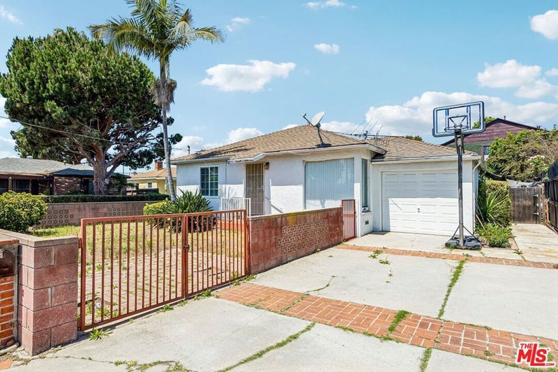 11257 Greenlawn Avenue