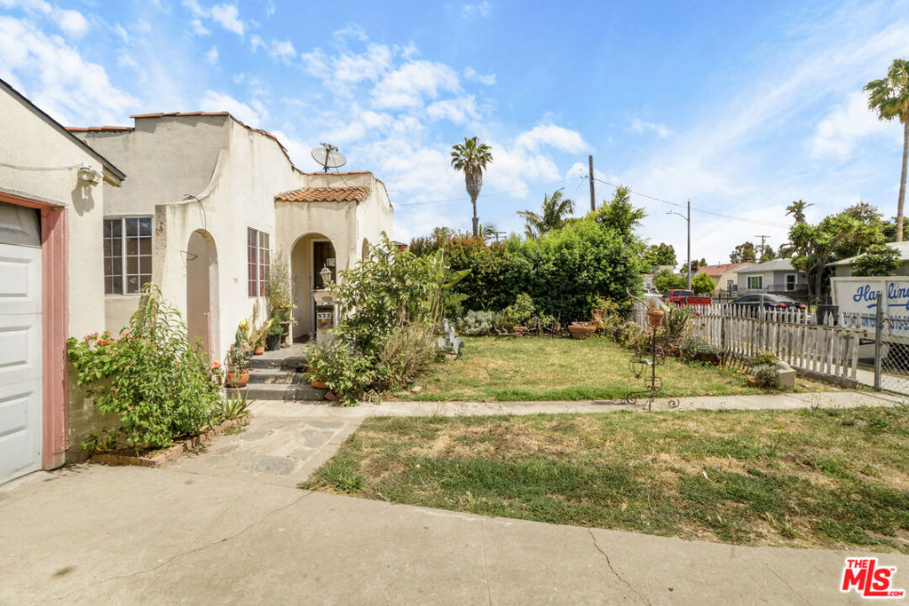 933 Holly Street