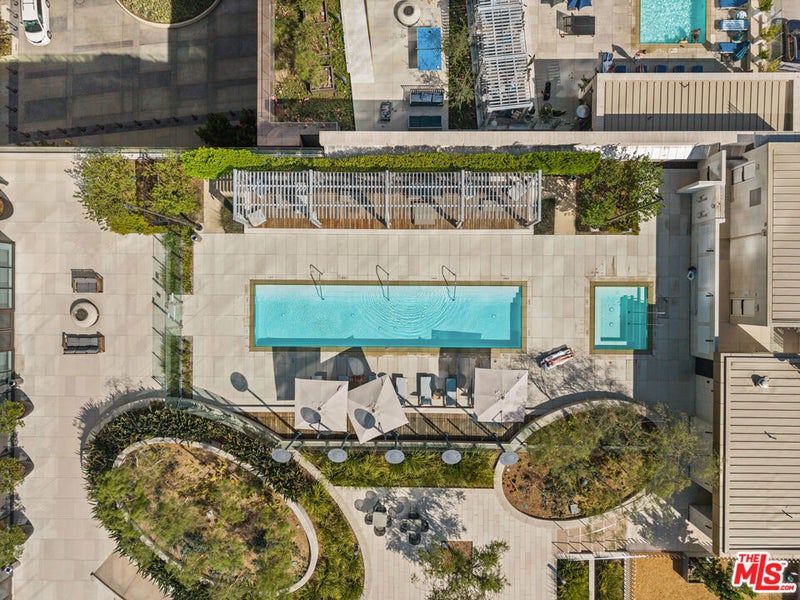889 Francisco Street 907