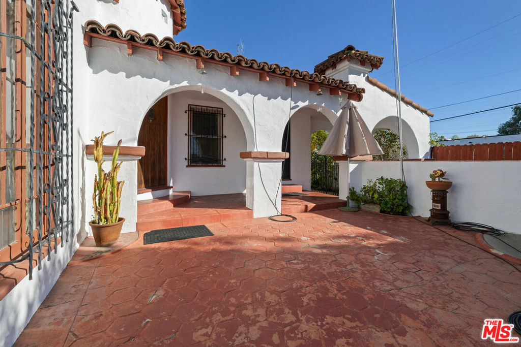 138 S La Jolla Avenue