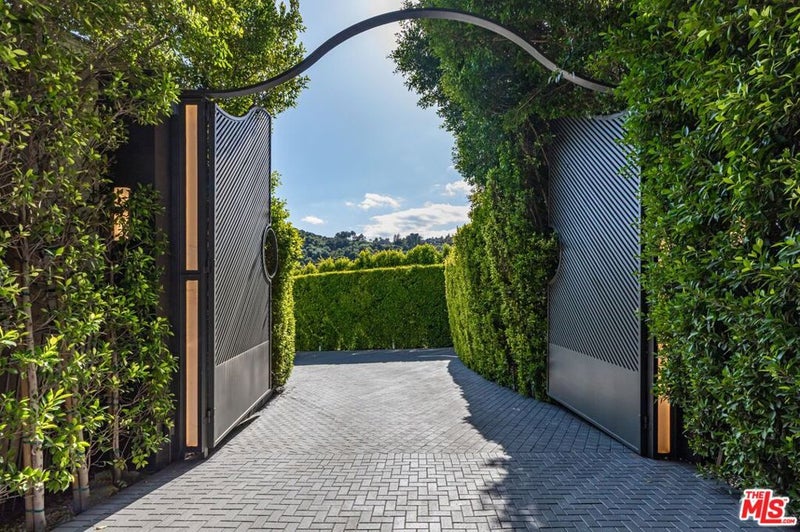 2571 Wallingford Drive