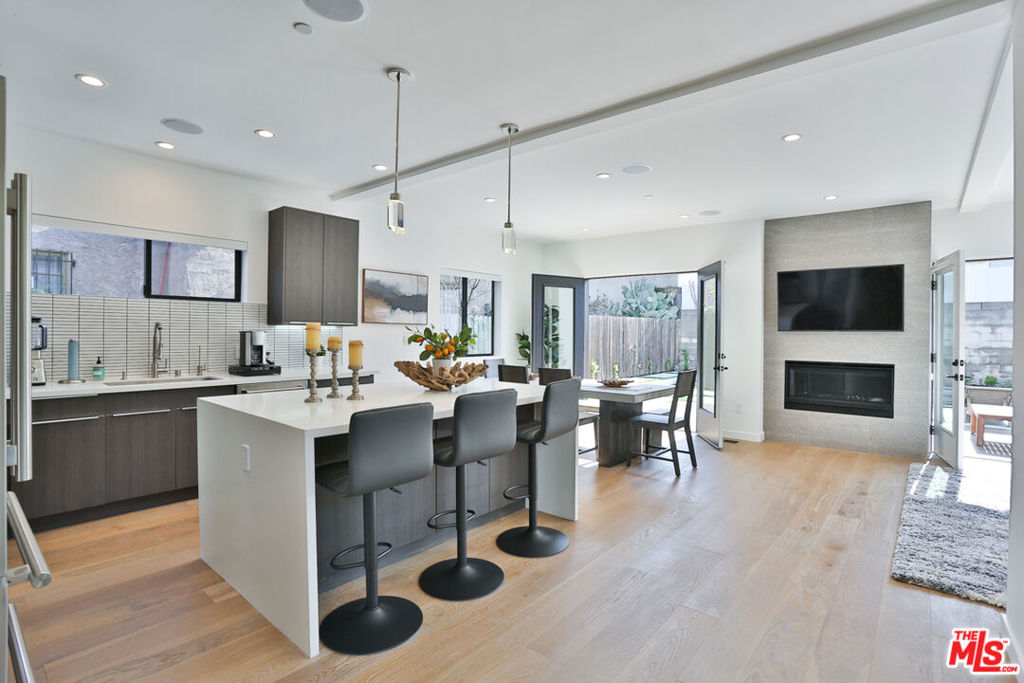 1622 S Mansfield Avenue