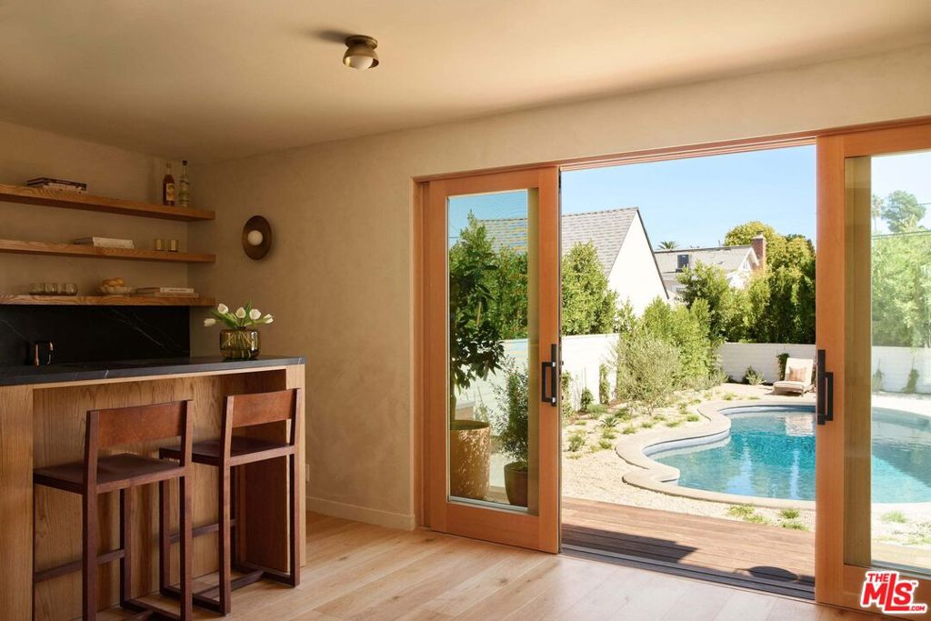 408 N Beachwood Drive