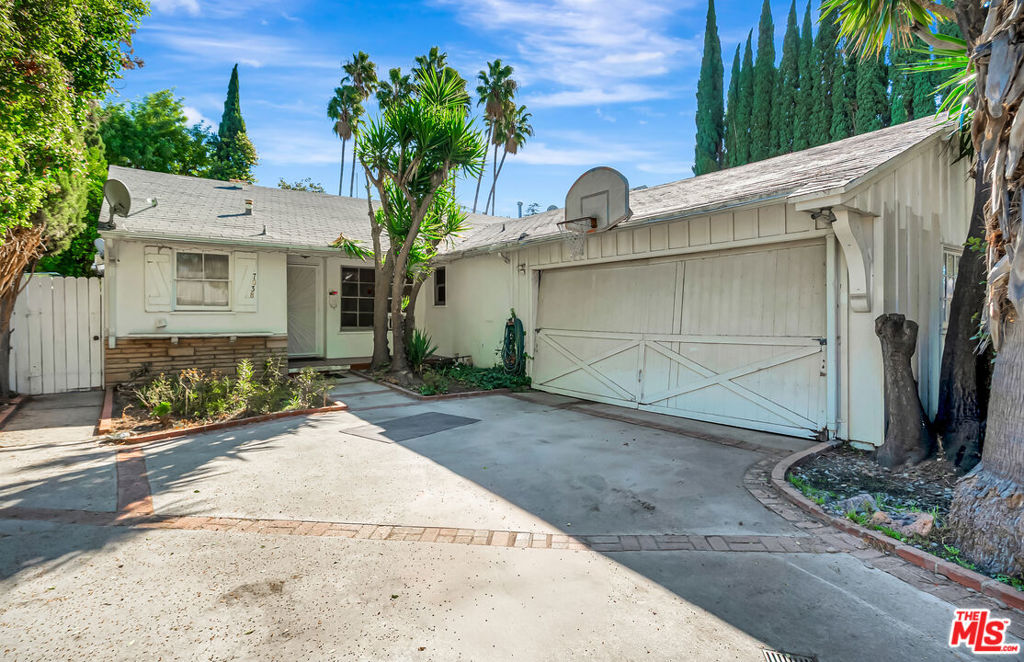 7038 Mclennan Avenue