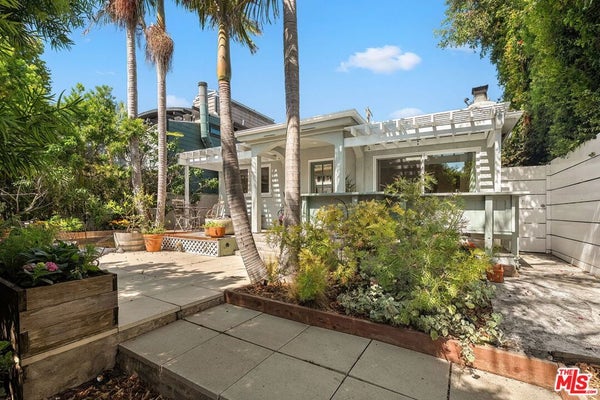 845 AMOROSO PL, VENICE, CA 90291 - Image 2f2e43698db63a4f479ecdd4e7cc7f33/1555518847