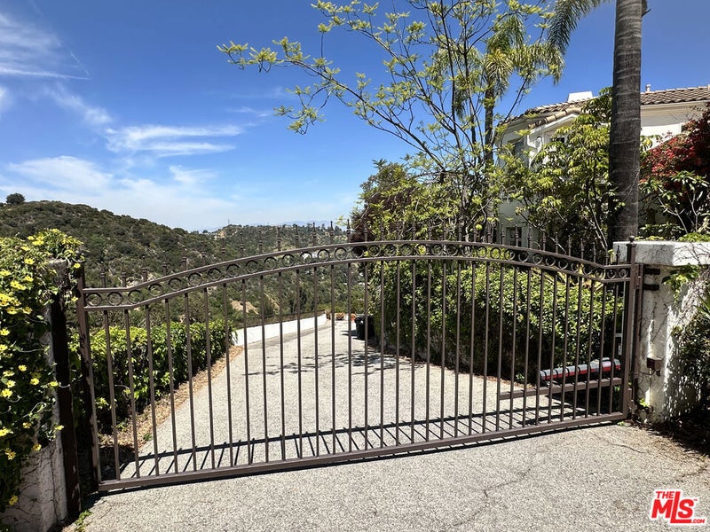 2131 Kew Drive
