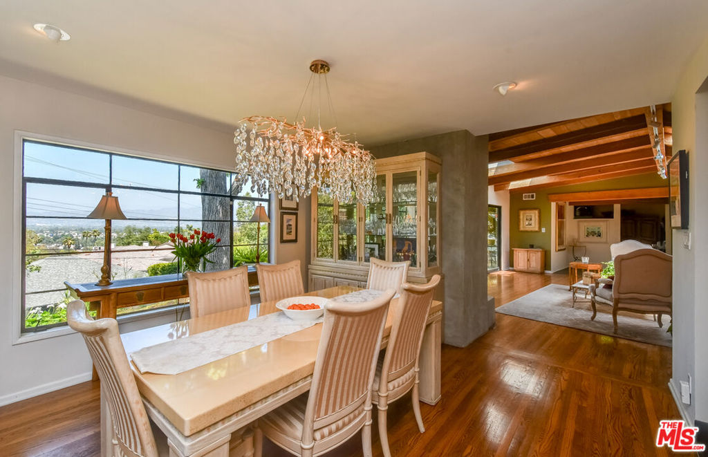 3540 WILLOWCREST Avenue