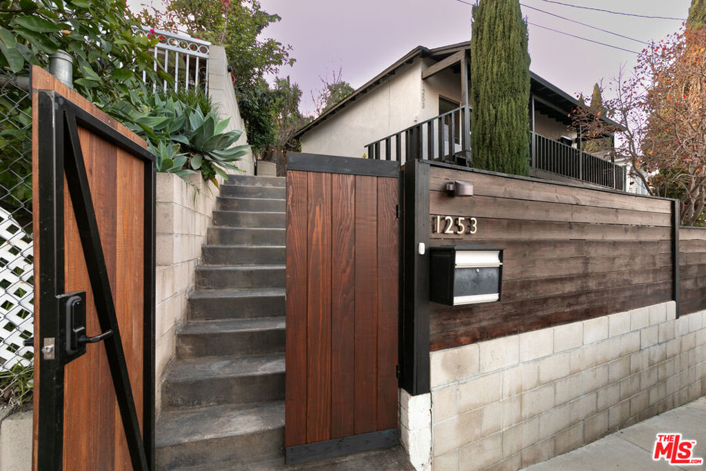 1253 N Ditman Avenue