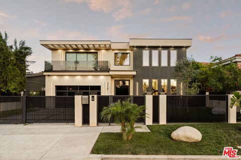 4528 Matilija Avenue Sherman Oaks CA 91423