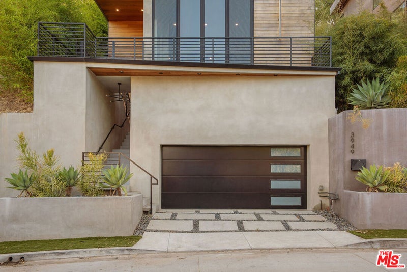 3949 N Glenalbyn Drive