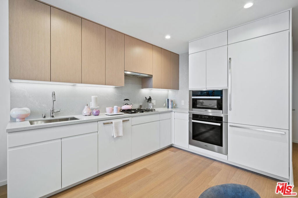 877 Francisco Street 2305
