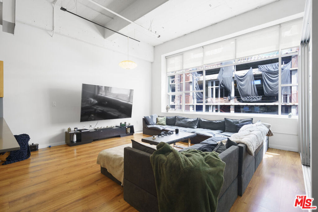 1130 S Flower Street 215