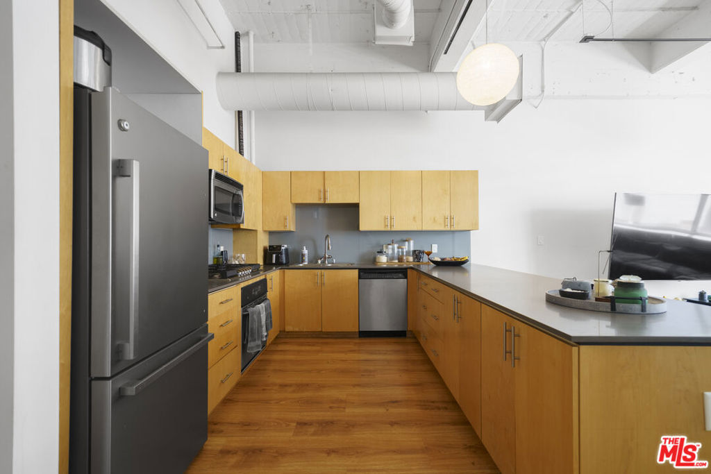 1130 S Flower Street 215