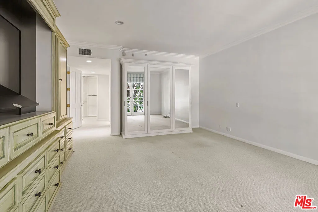 Los Angeles, California 90049, United States, 2 Bedrooms Bedrooms, ,3 BathroomsBathrooms,Residential,Active,201783