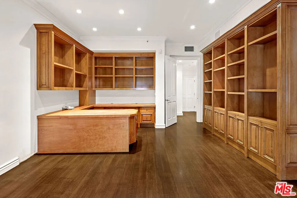 Los Angeles, California 90049, United States, 2 Bedrooms Bedrooms, ,3 BathroomsBathrooms,Residential,Active,201783