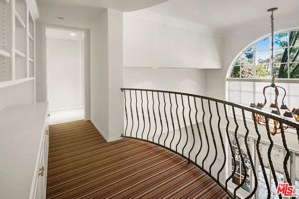 Los Angeles, California 90049, United States, 2 Bedrooms Bedrooms, ,3 BathroomsBathrooms,Residential,Active,201783