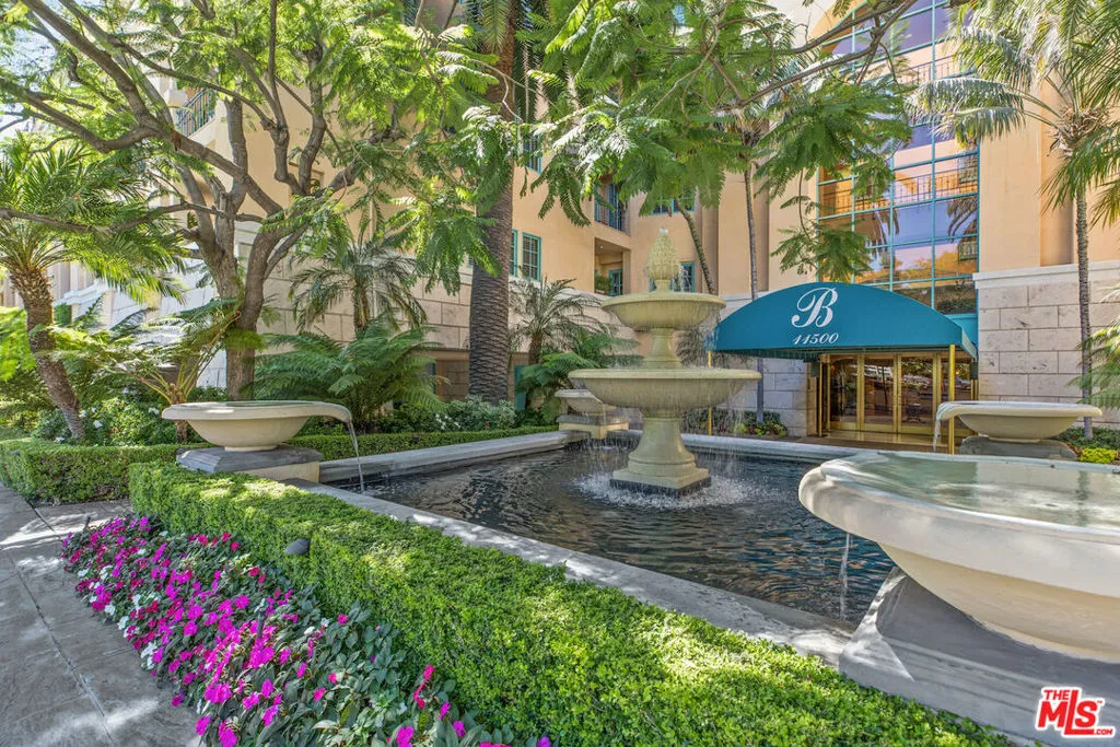 Los Angeles, California 90049, United States, 2 Bedrooms Bedrooms, ,3 BathroomsBathrooms,Residential,Active,201783