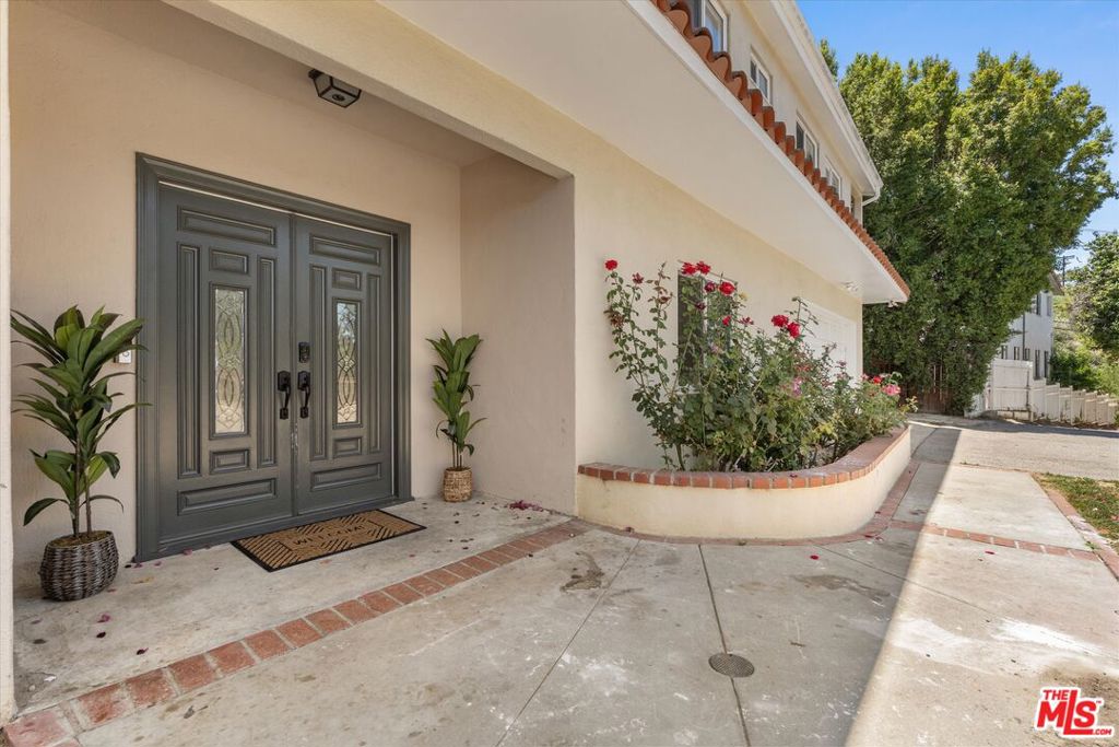 5216 Sale Avenue