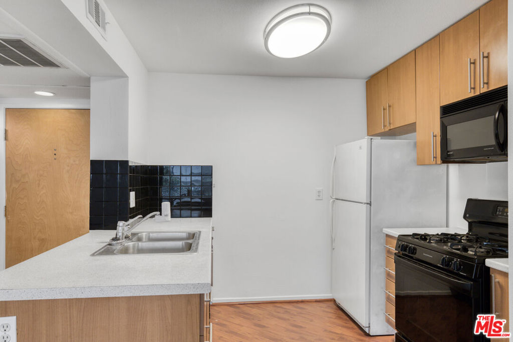 2121 Beloit Avenue 107