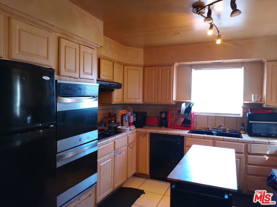 1048 W 125th Street