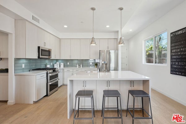 1746 GARFIELD PL APT 203, LOS ANGELES, CA 90028 - Image 2fc35df40dc7c244e6b8d56604faeb32/1065680025