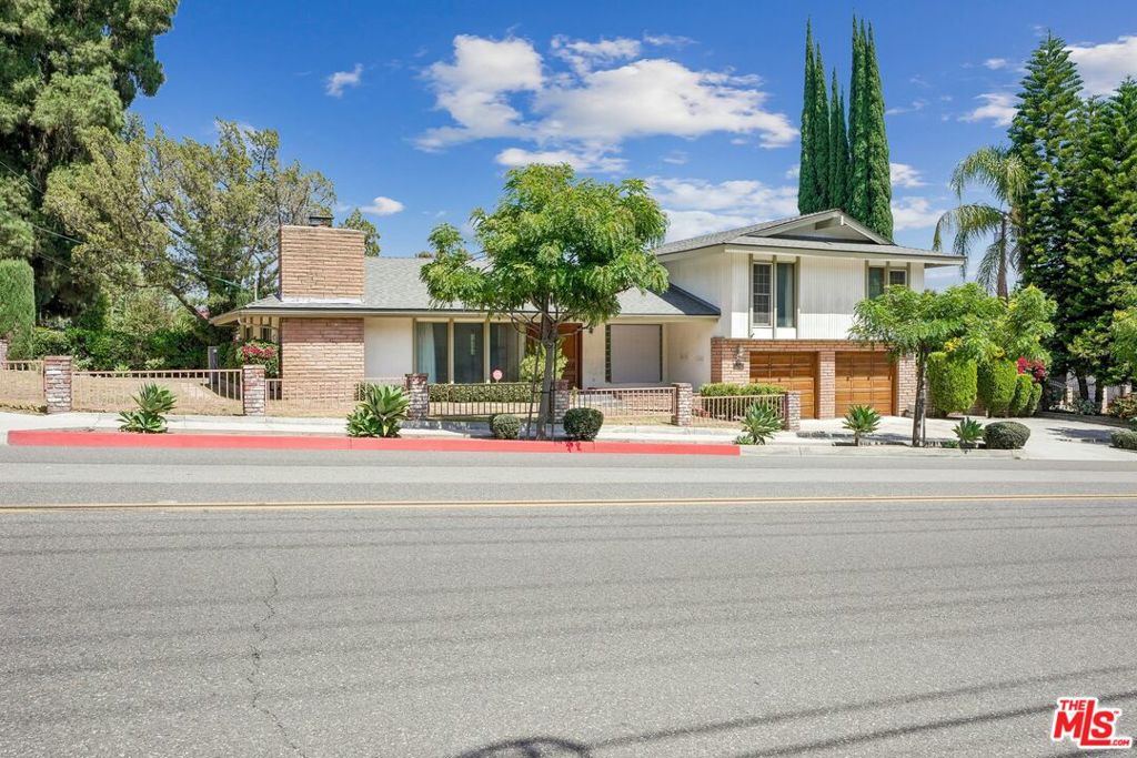 700 W Highland Avenue