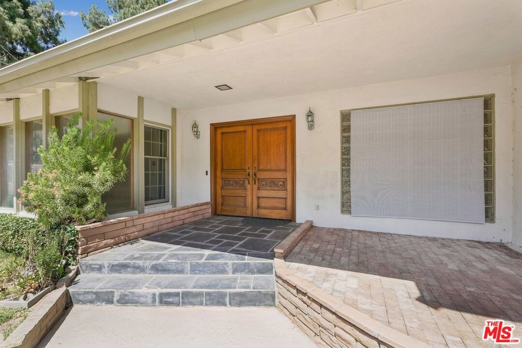 700 W Highland Avenue