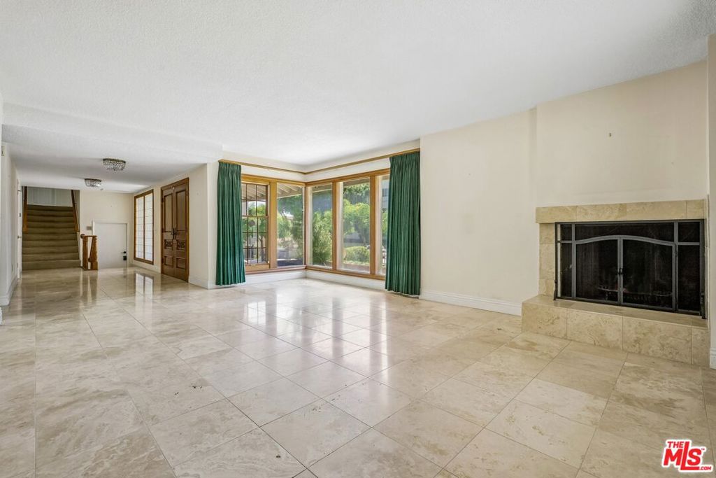 700 W Highland Avenue
