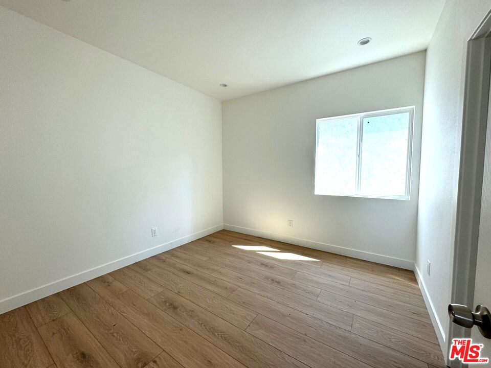 1220 W 25th Street