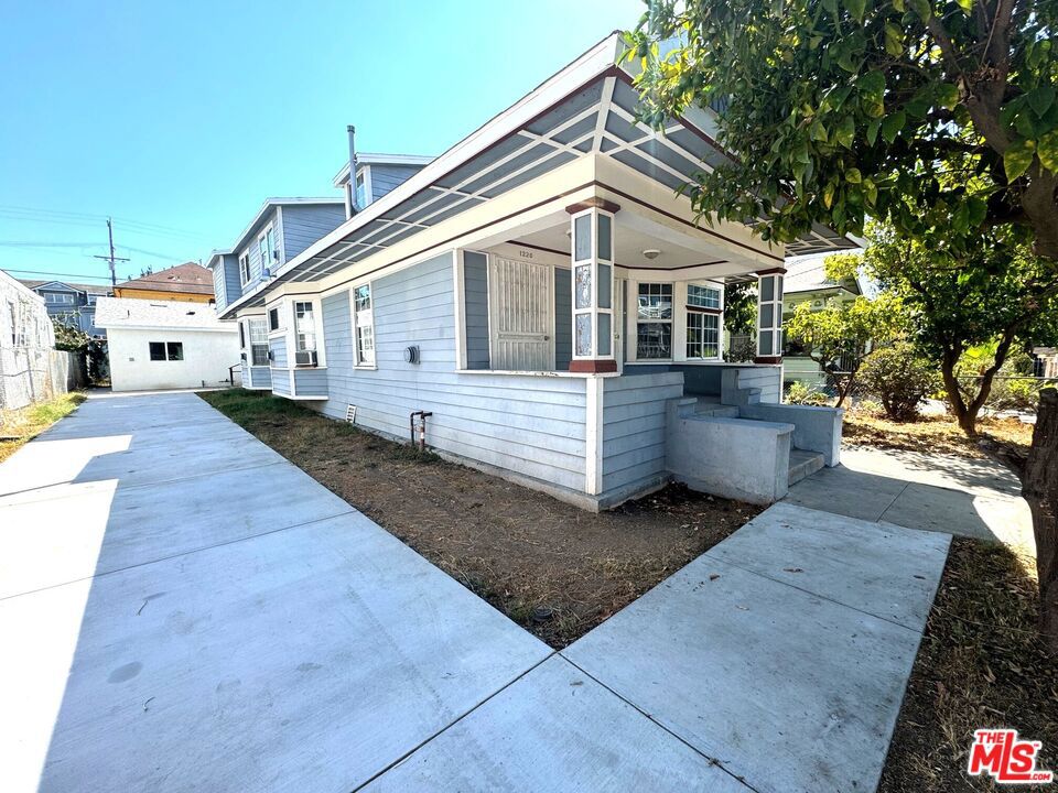 1220 W 25th Street